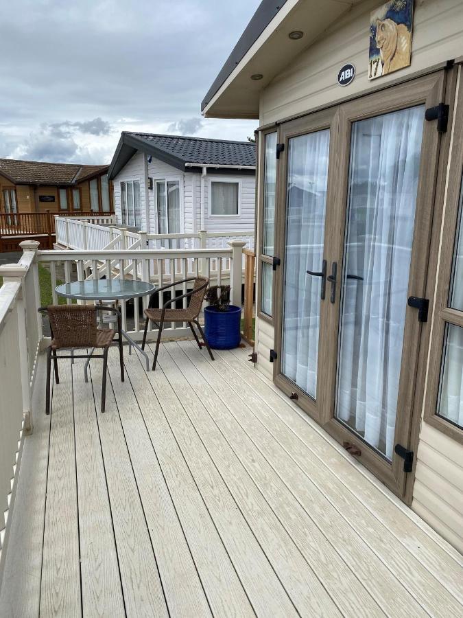 6 Berth Caravan With Decking At Manor Park In Hunstanton Ref 23017H Ngoại thất bức ảnh
