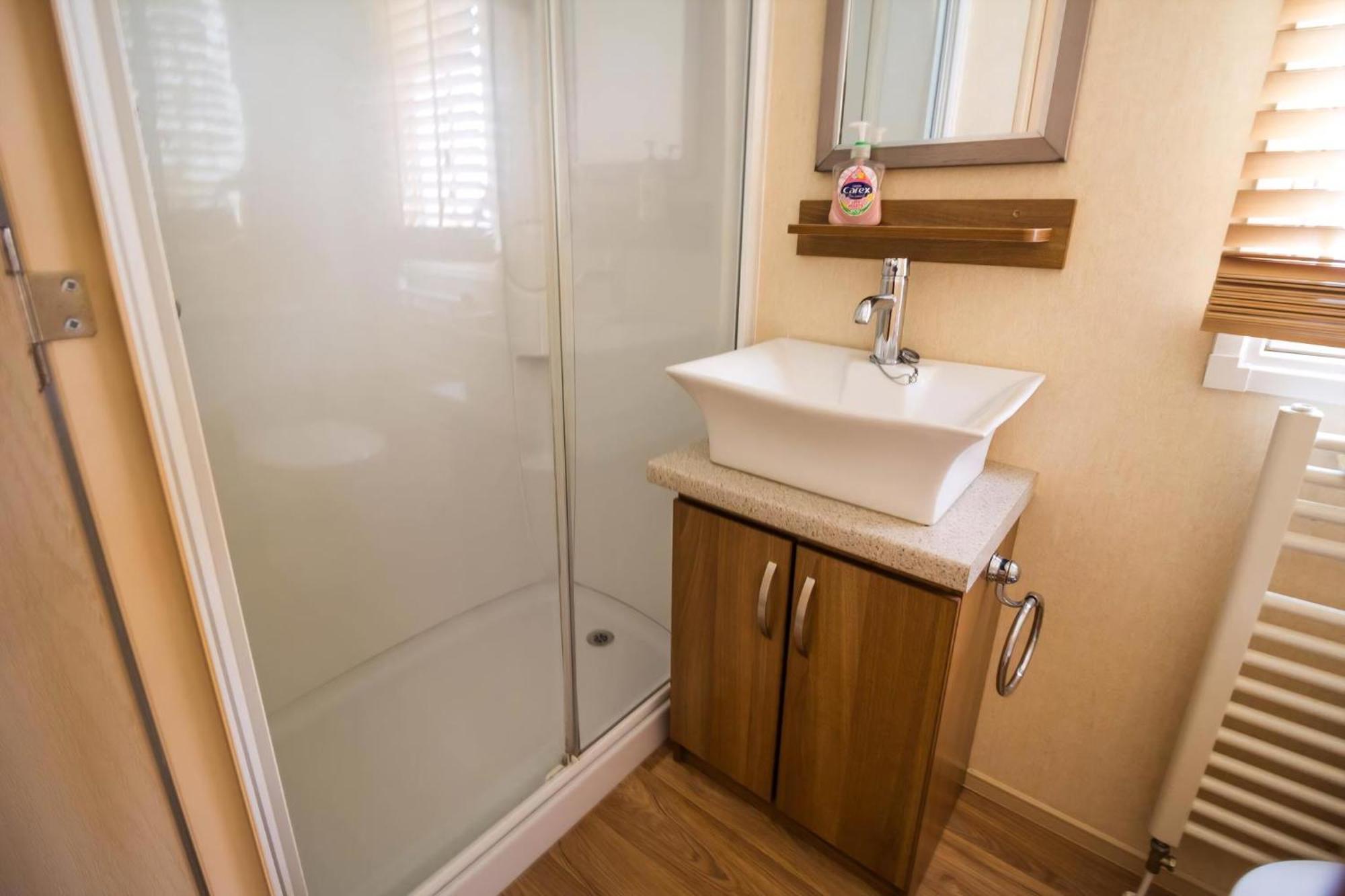 6 Berth Caravan With Decking At Manor Park In Hunstanton Ref 23017H Ngoại thất bức ảnh